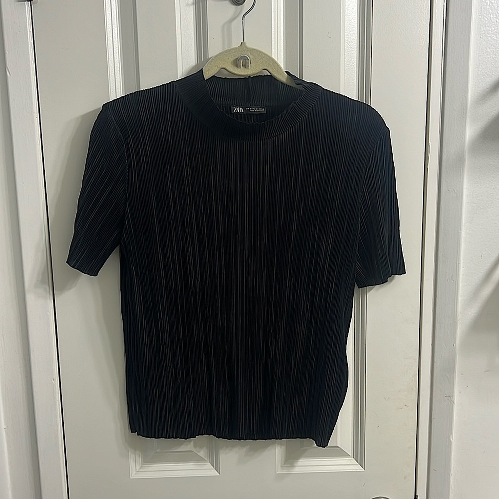 ZARA Women’s Black Mock Neck Pleated Short Sleeve Shirt - Medium